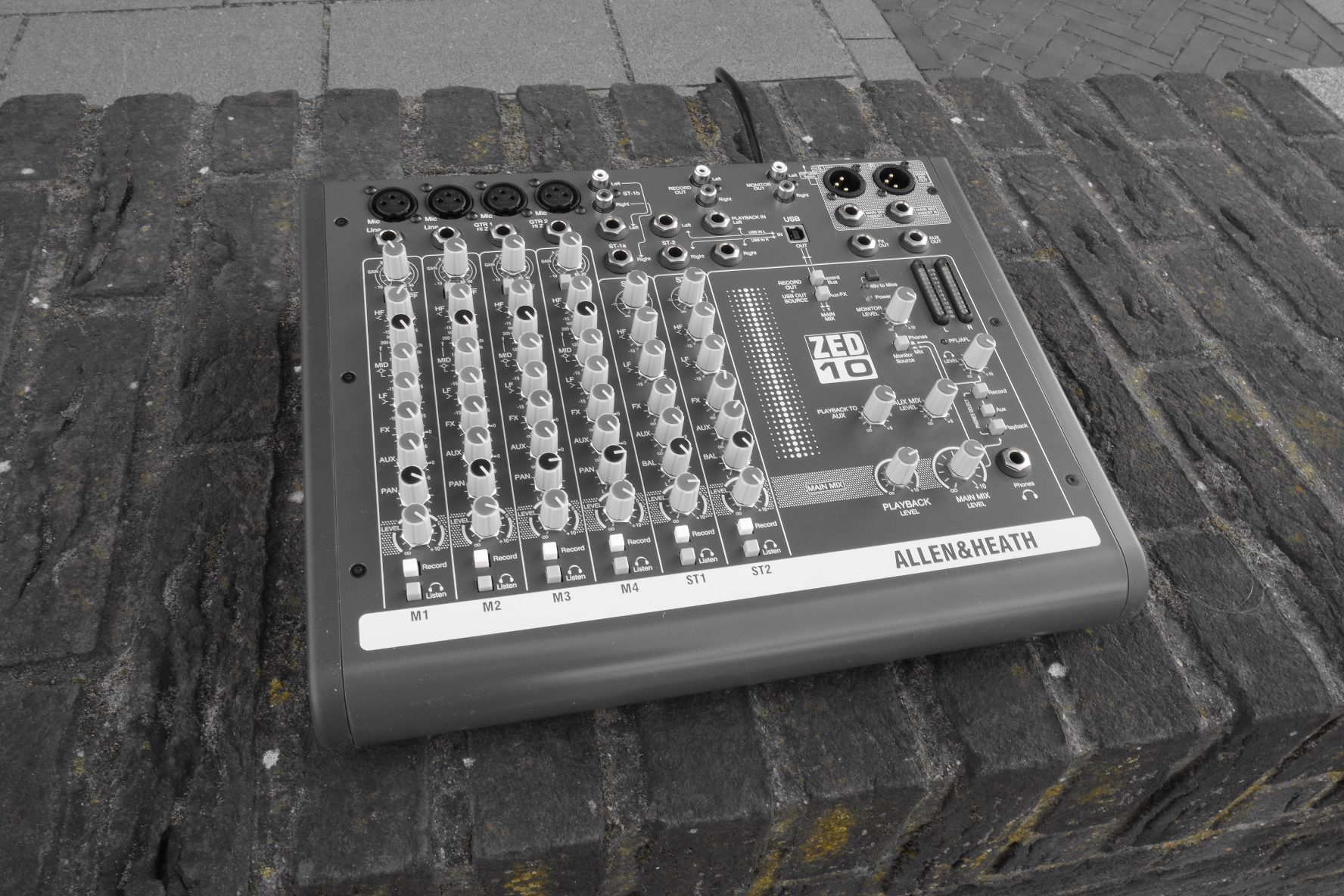 Allen & Heath ZED-10 huren – va €40/dag | AudioVerhuurDelft